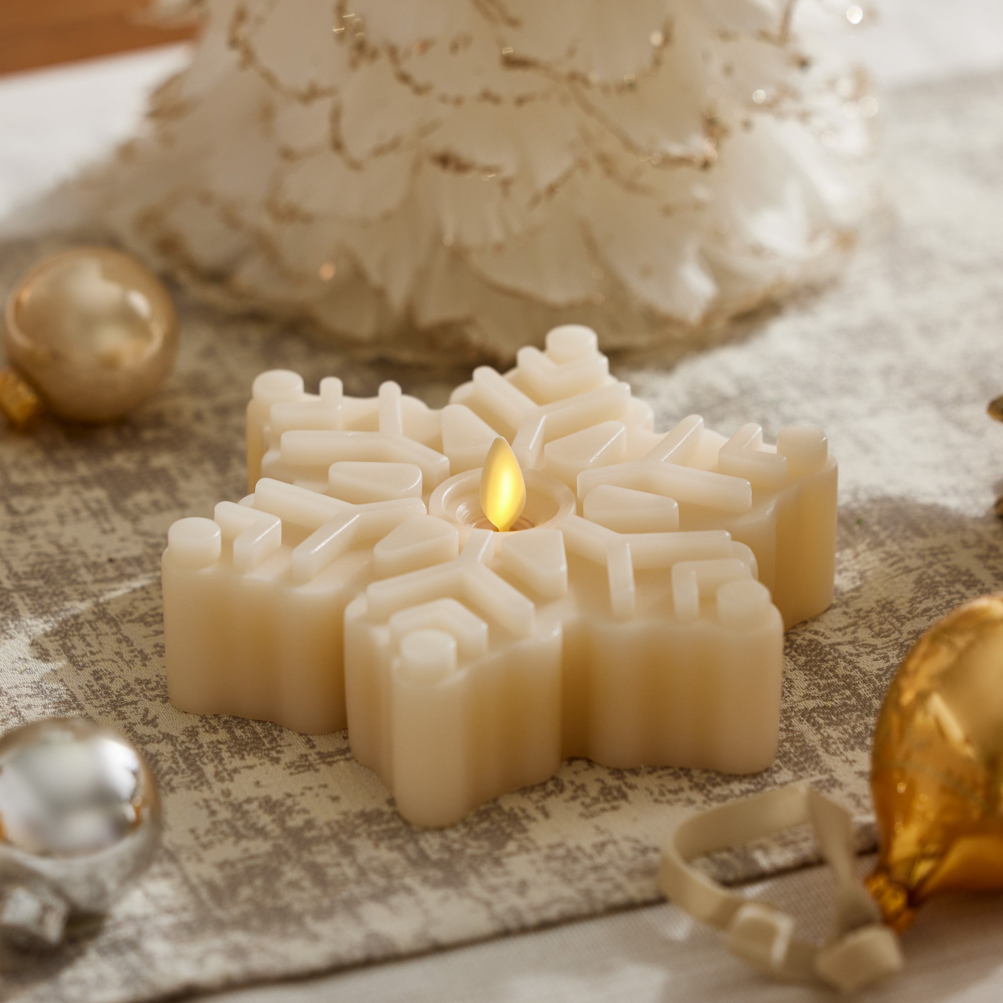 sm-image-3cabf976822ad836d0e330b1 White Swan Flameless Candle Snowflake Tealight