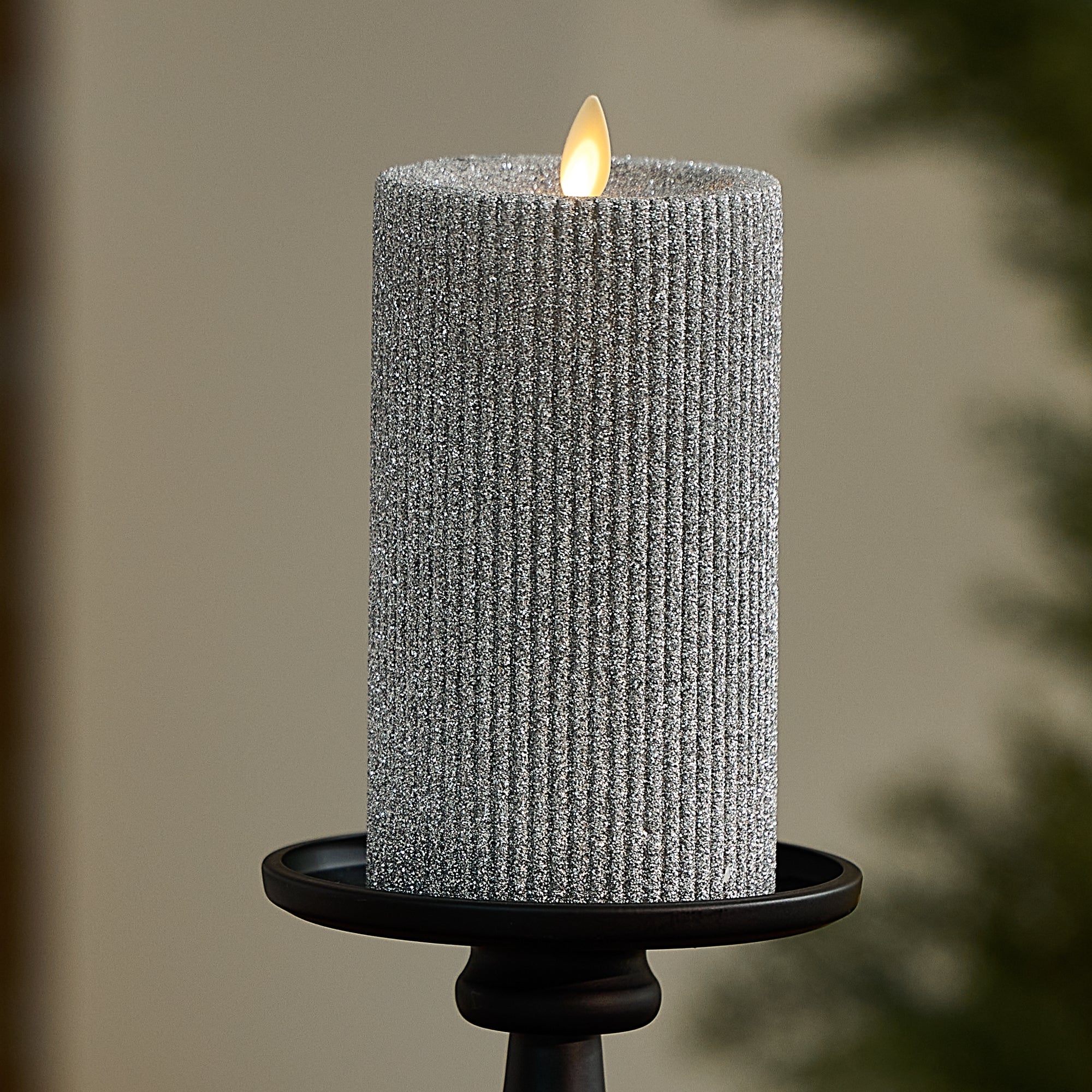 sm-image-4658490ba5a194ccdcebaf11 Brilliant Silver Glitter Ribbed Flameless Candle Pillar