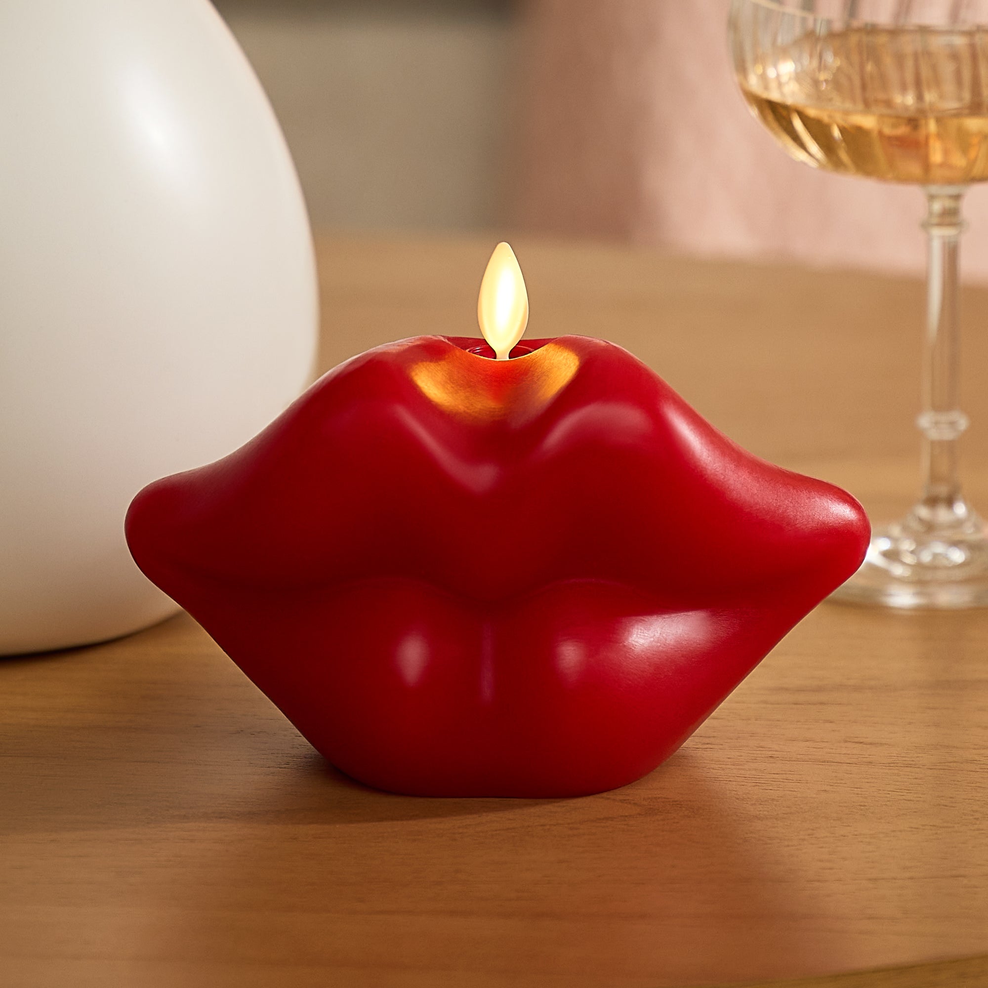 sm-image-84401b94e796f9699d25121b True Red Kissy Lips