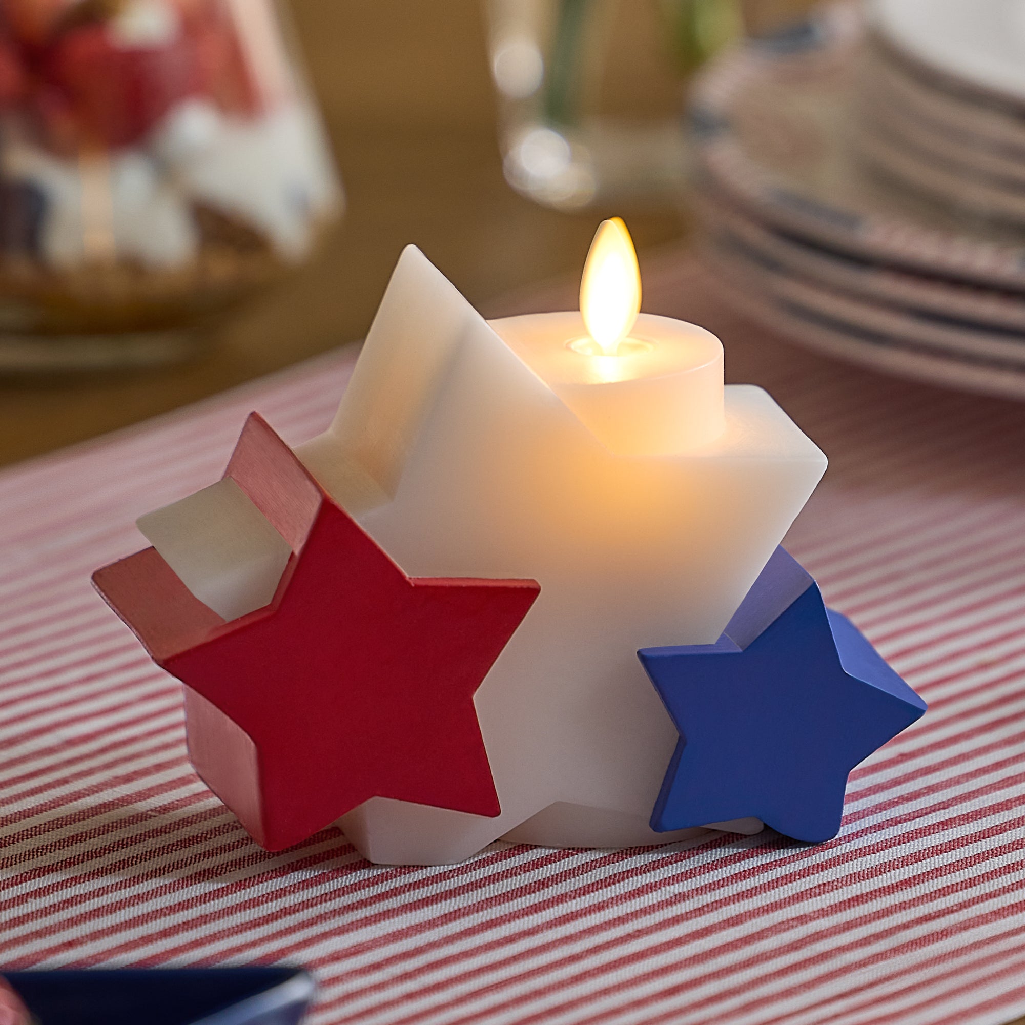 sm-image-84949dffa323fec53fac1b38 Bright White Liberty Stars Flameless Candle