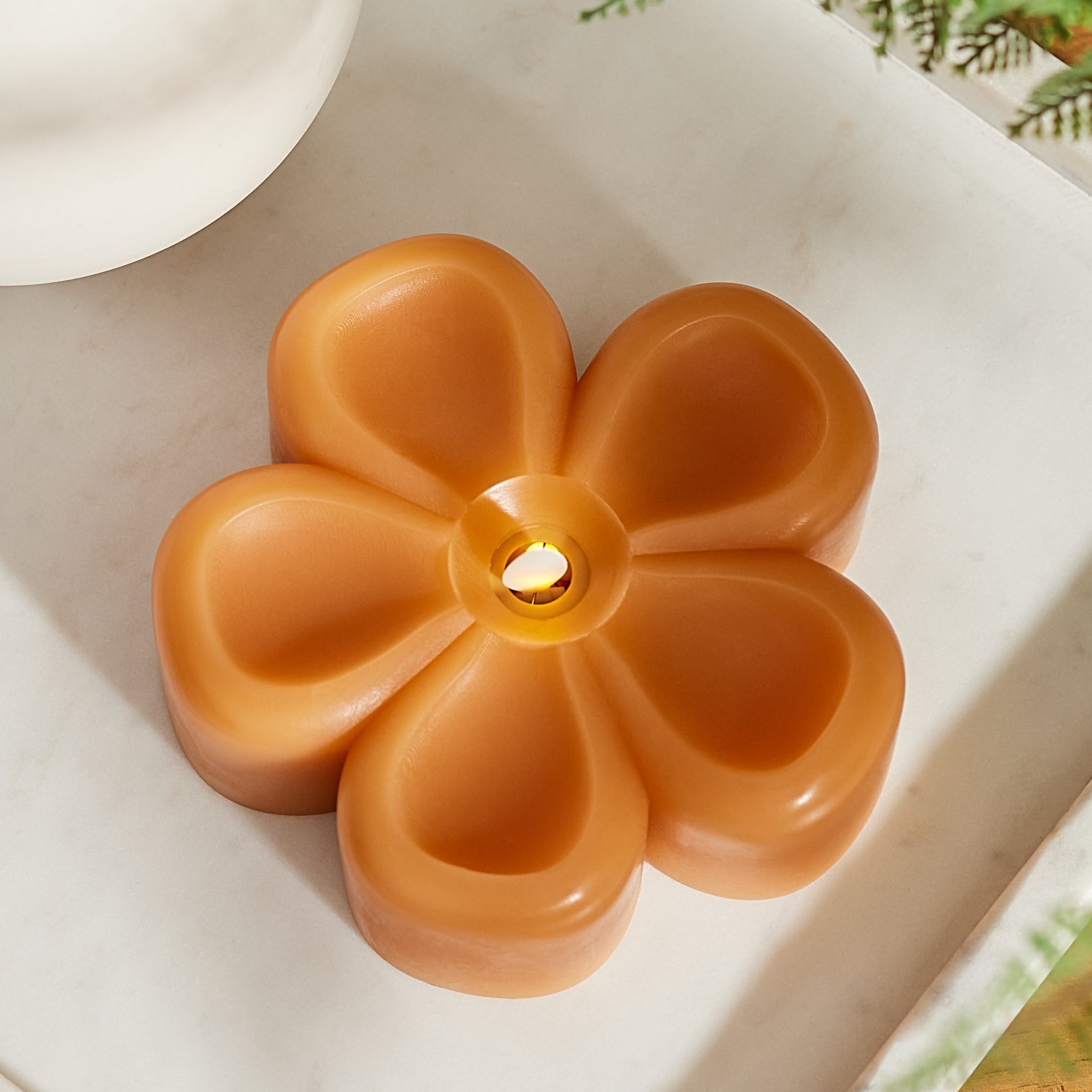 sm-image-c7da68532ec2a161e17df679 Sunlit Honey Flower Flameless Candle Tealight